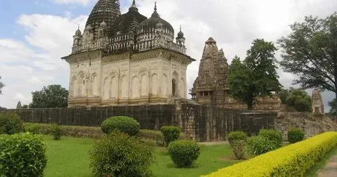 8 Days MP Khajuraho & Orchha Tour - The Holiday Trips